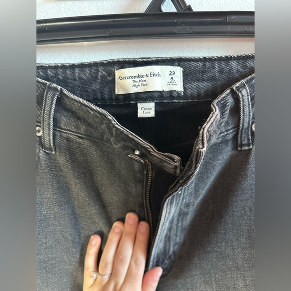 Abercrombie & Fitch The Mom High Rise Curve Love Black Denim Jeans - Picture 3 of 4